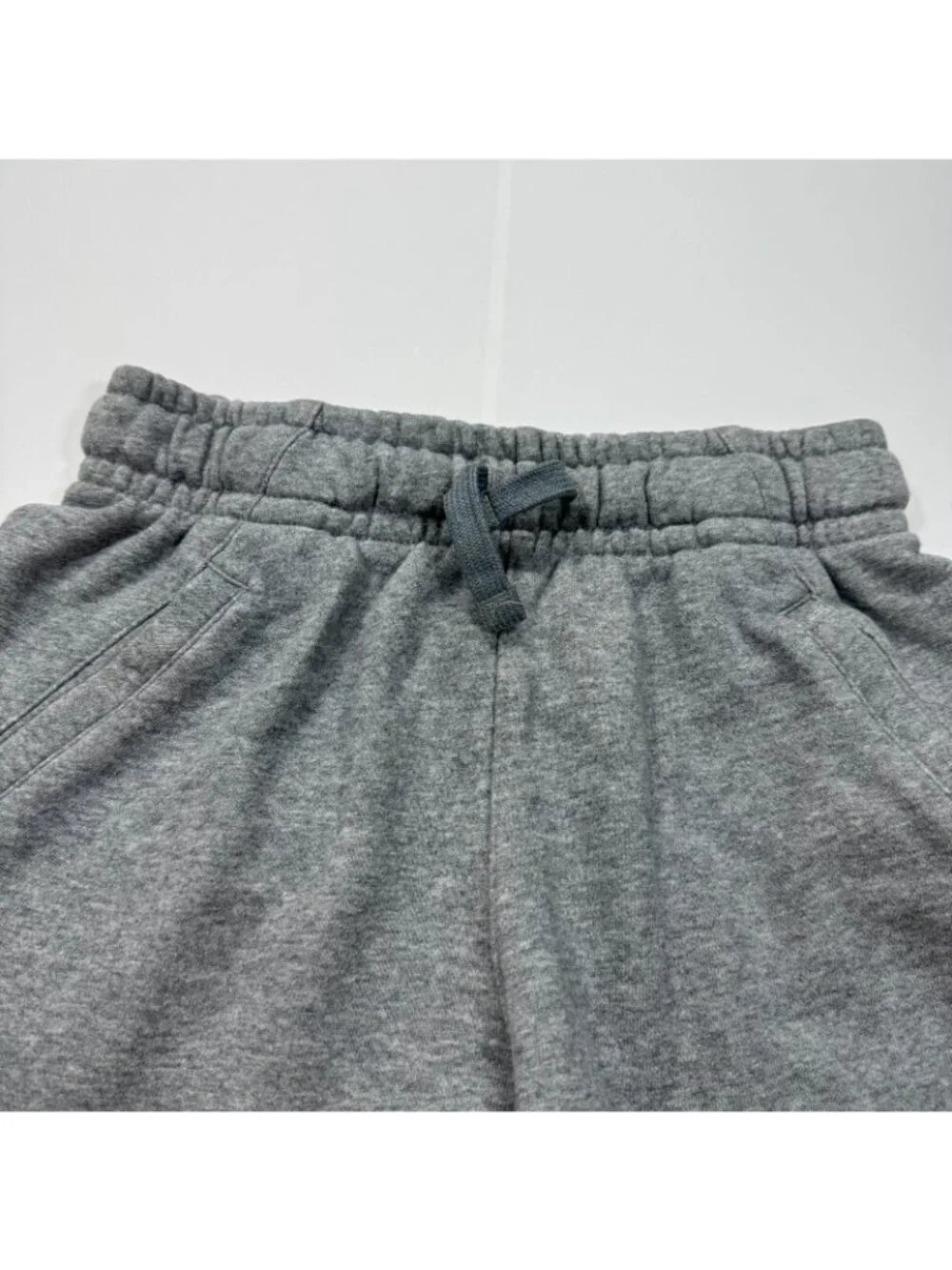 Nike Sportswear Club Fleece Shorts Boys M Gray Cotton Sweat Performance Running